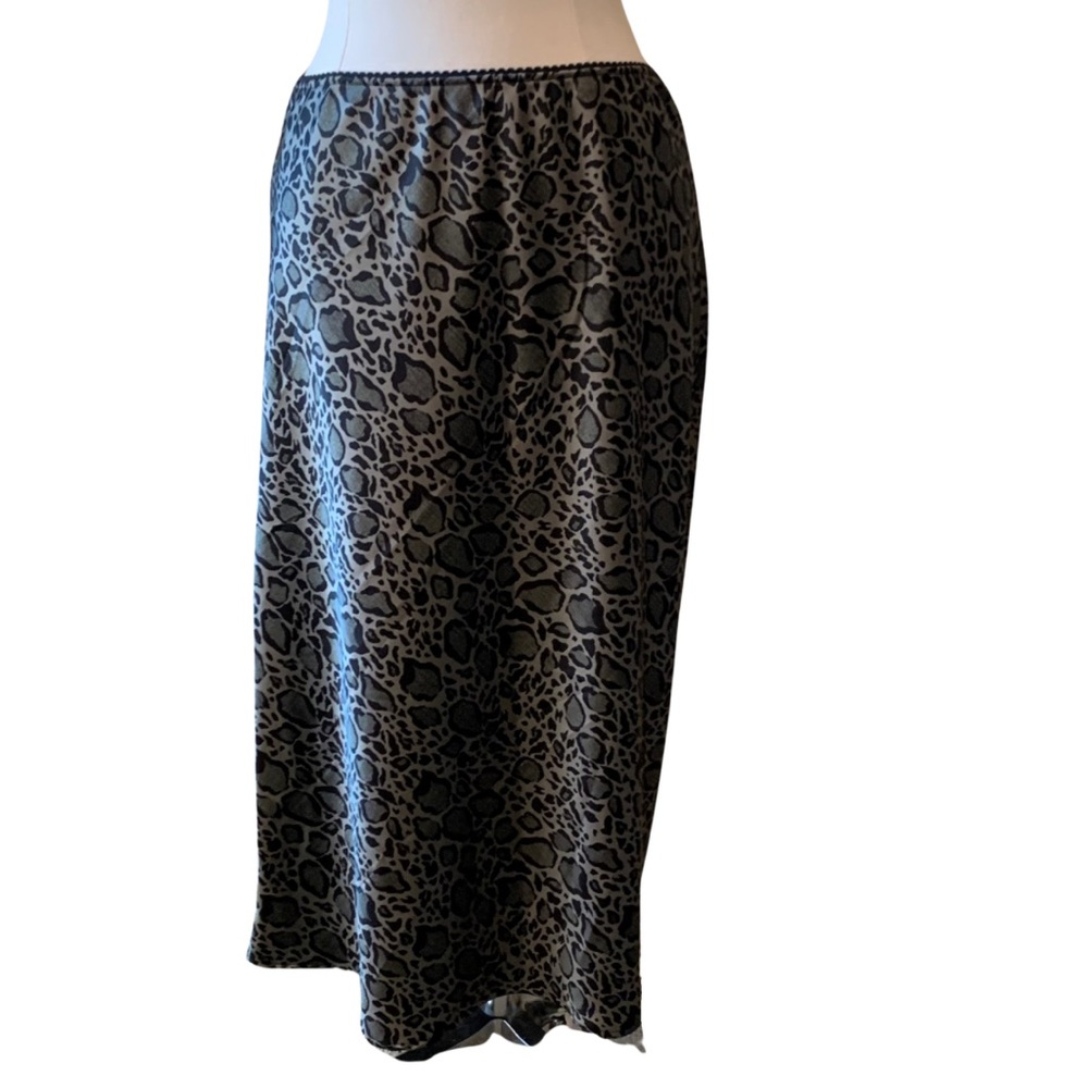 PEYTON JENSEN Gray Leopard Print Satin Skirt Size XL Midi Elastic Waist EVEREVE